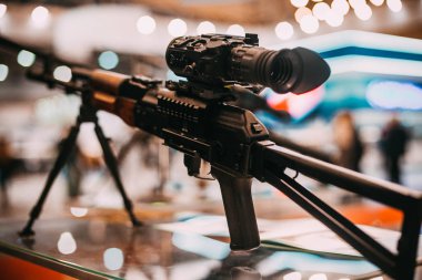 Kiev, Ukrayna - 21 Ekim. 5.45-mm Kalaşnikof saldırı tüfeği mod. 1974- 5.45 mm makineli tüfek, tasarımcı Mikhail Kalaşnikof tarafından 1970 yılında geliştirilen ve 1974 yılında SSCB silahlı kuvvetlerinin hizmetine girdi. Bu Akm bir başka gelişmedir.