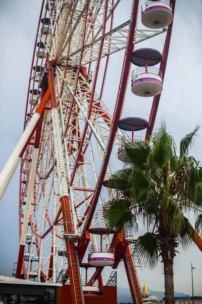 Batumi Gruzja Listopad 2019 Zdjęcie Diabelskiego Młyna Plaży Nad Morzem — Zdjęcie stockowe