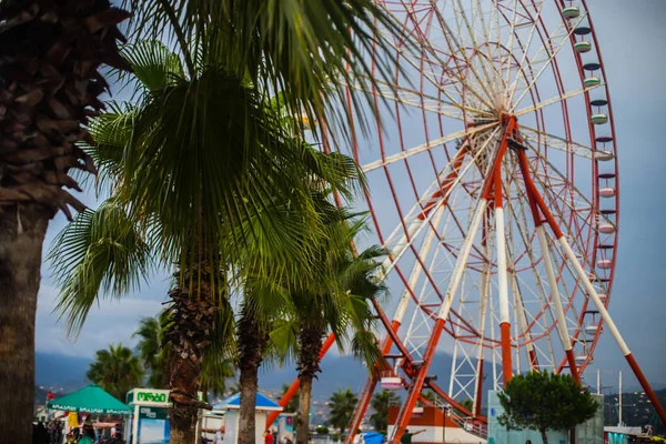 Batumi Gruzja Listopad 2019 Zdjęcie Diabelskiego Młyna Plaży Nad Morzem — Zdjęcie stockowe