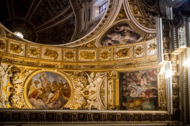İtalya / Roma 14. Aralık 2019, Santa Maria Maggiore Bazilikası, salonlardan birinin fotoğrafı.