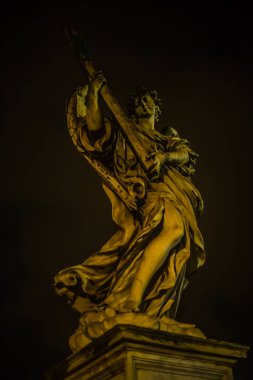 İtalya / Roma 14. Kutsal Melek Kalesi yakınlarındaki Aralık 2019 heykelleri.