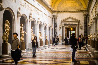 İtalya / Roma 14. Vatikan Müzesinin Aralık 2019 Salonları Vatikan