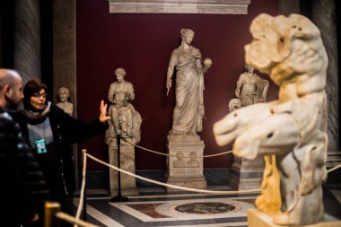 İtalya / Roma 14. Aralık 2019 Vatikan Müzesi 'nin heykelleri ve dekorasyonları