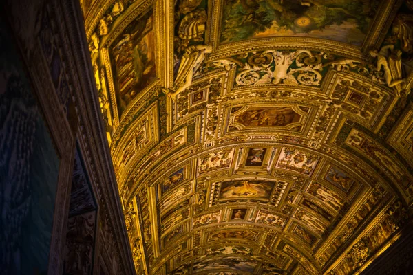 Itália Roma Dezembro 2019 Paredes Teto Basílica São Pedro — Fotografia de Stock