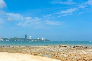 mükemmel bir gökyüzü ve okyanus Thailan reef ile su