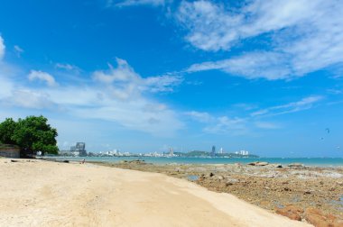 mükemmel bir gökyüzü ve okyanus Thailan reef ile su