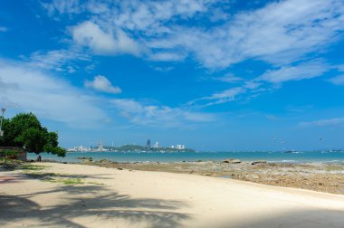 mükemmel bir gökyüzü ve okyanus Thailan reef ile su