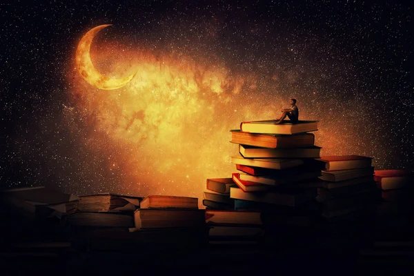 Books midnight tale — Stockfoto