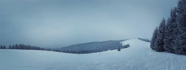 Monte panorama nevando —  Fotos de Stock