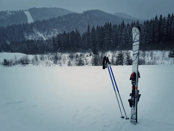 Ski equipment in mounts — Stock Photo, Image