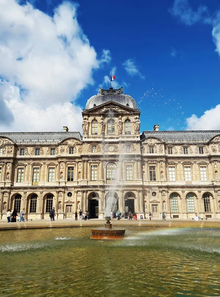 Het Louvremuseum — Stockfoto