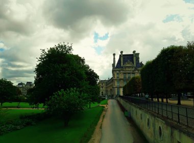 Louvre Sarayı Bahçe
