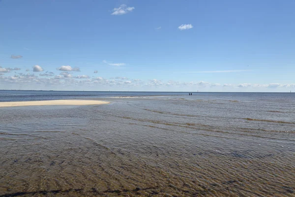 メキシコ湾を離れて浅い砂浜海岸 — ストック写真