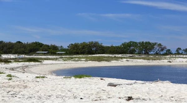 Cove ved en sandstrand på Mexicogolfen – stockfoto