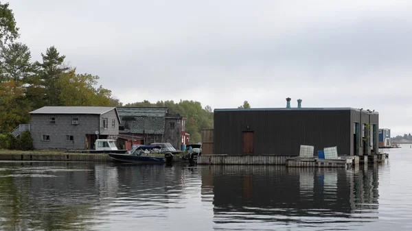 St Lawrence Nehri üzerinde küçük marina