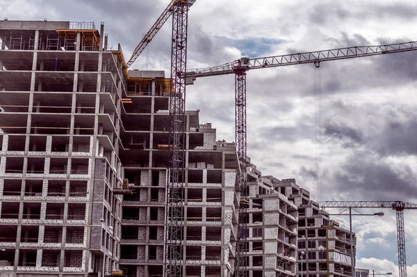 Construcción del edificio de varios pisos — Foto de Stock