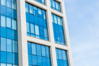modern ofis binası mimari tarzında. Bina yakın çekim parçası.