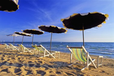 Plajda şemsiye