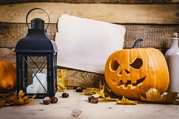 Cadılar Bayramı balkabağı fener ve kağıt