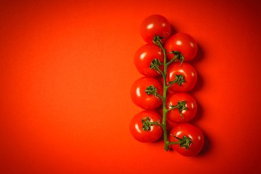 demet kırmızı arka plan domates