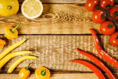 Sarı ve kırmızı sebze ve meyve