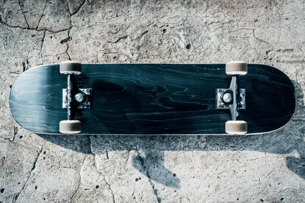 Skateboard on concrete floor in skatepark — Stock Photo, Image