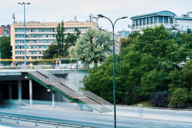 Büyük şehir sokaklarının yatay görüntüsü