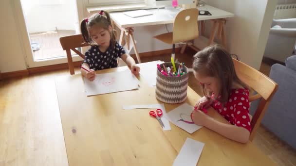 Little girls draw on paper at home during a pandemic — Stock Video