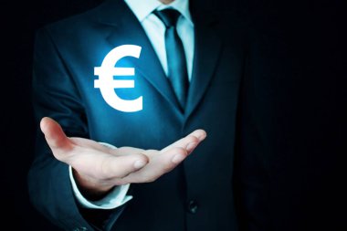 Avro işareti tutan işadamı.