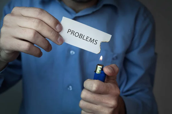 Homem queima problemas palavra . — Fotografia de Stock