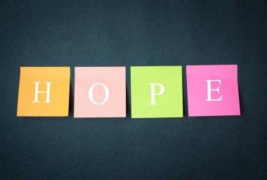 Renkli notlar kelime umut.