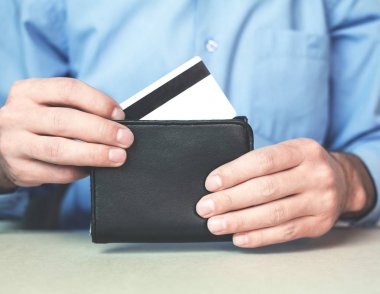 adam gösteren kredi kartı.