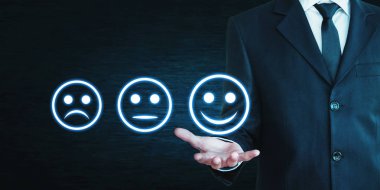 Simge ruh türleri gösterilen işadamı.