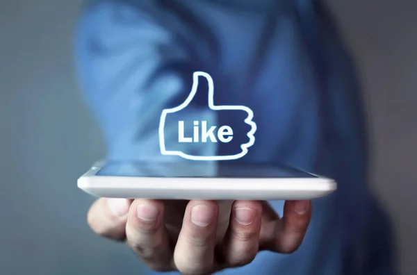 İşadamı gibi bize işaret tutan.