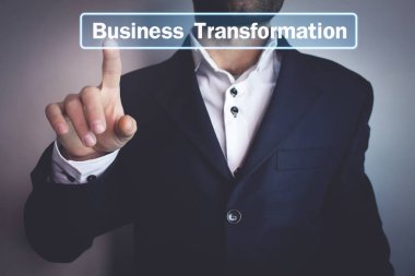 Adam el iş dönüştürme metin üstünde perde tuşuna basarak.