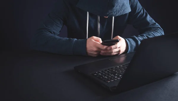 Hacker using smartphone. Cyber crime — Stock Photo, Image