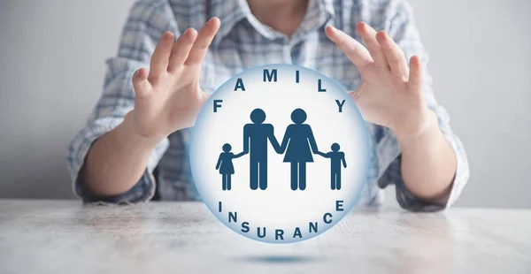 Rodinná péče a ochrana. Rodinné pojištění — Stock fotografie