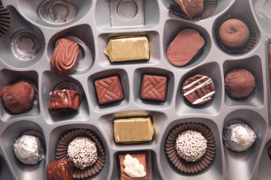 Bir kutu lezzetli çikolata..