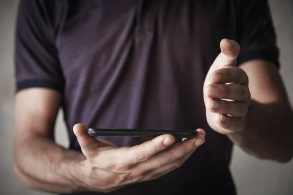 Mężczyzna Trzymający Smartfona Koncepcja Technologii — Zdjęcie stockowe