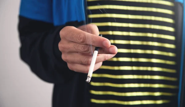 Чоловік Палить Цигарку Концепція Куріння — стокове фото
