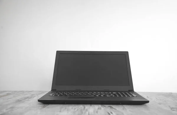 Černý Laptop Stole Kanceláři Technologický Koncept — Stock fotografie