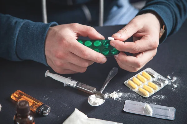 Drogfüggő Ember Gyógyszert Szed Kábítószerfüggőség — Stock Fotó