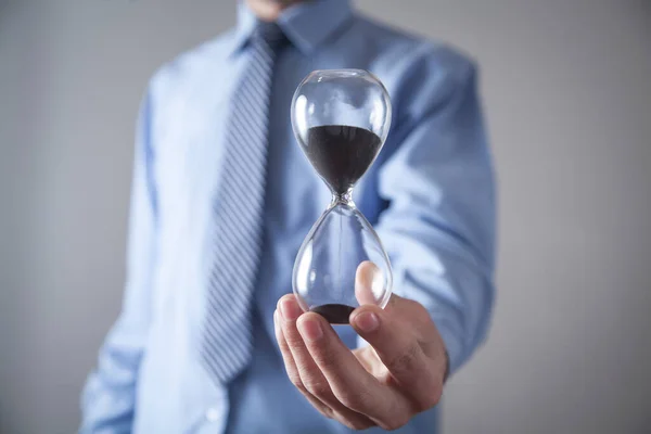 Zakenman Met Zandloper Deadline Concept — Stockfoto