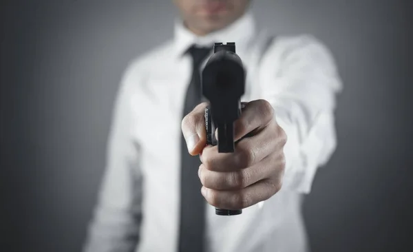 Uomo Che Punta Pistola Criminale Caucasico — Foto Stock