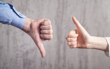 Eller yukarı ve aşağı hareket eder. Başarısızlık. Başarı 