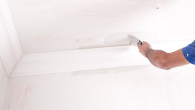 Usta tavanı yeniliyor. Yenileme