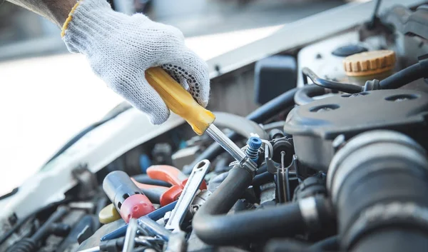 Mechanic Working Car Motor Auto Repair Service Center — Stock Photo, Image