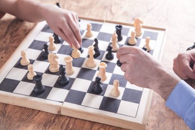 Satranç oynuyorum. Rekabet stratejisi kavramı