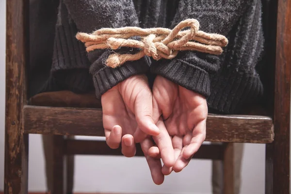 Mãos Atadas Com Uma Corda Conceito Prisão — Fotografia de Stock