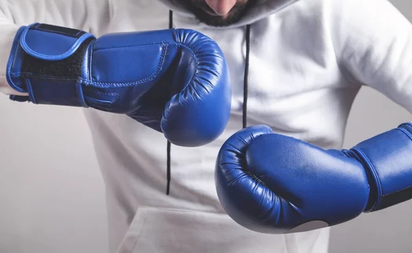 Hombre Encapuchado Con Guantes Boxeo — Foto de Stock